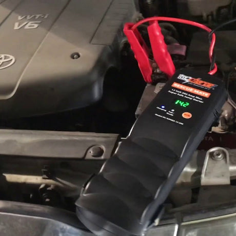 OzCharge RescueMate 500 batteryless jump starter size reference held in hand, compact capacitor booster for Indian drivers